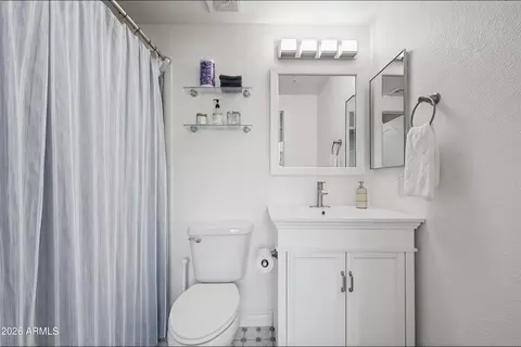 Bath - 1701 E Colter St #490, Phoenix, AZ 85016 photo 2 of 2