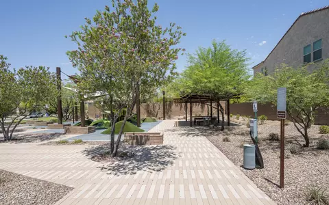 View/Area - 3511 E Crest Ln, Phoenix, AZ 85050 photo 2 of 5