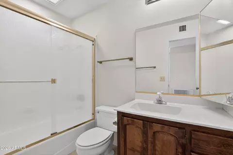 Bath - 1317 E Colter St, Phoenix, AZ 85014 photo 2 of 4