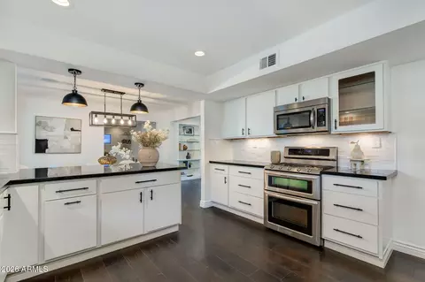 Kitchen - 3445 E Oregon Ave, Phoenix, AZ 85018 photo 4 of 4