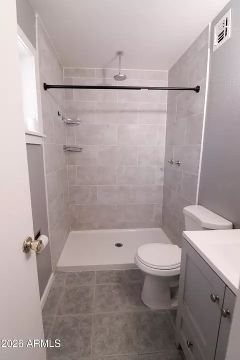 Bath - 4722 E Chambers St, Phoenix, AZ 85040 photo 2 of 3
