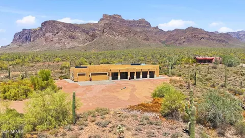 53 N La Barge Rd, Apache Junction, AZ 85119