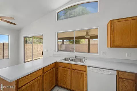 Kitchen - 4135 E Anderson Dr, Phoenix, AZ 85032 photo 4 of 4
