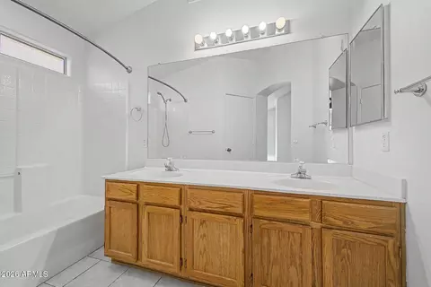 Bath - 4135 E Anderson Dr, Phoenix, AZ 85032 photo 2 of 3
