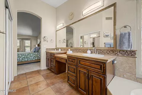 Bath - 1037 S Scallop Dr, Gilbert, AZ 85233 photo 2 of 4