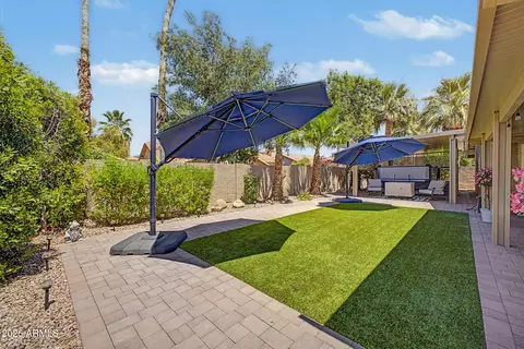 Exterior - 1037 S Scallop Dr, Gilbert, AZ 85233 photo 5 of 9