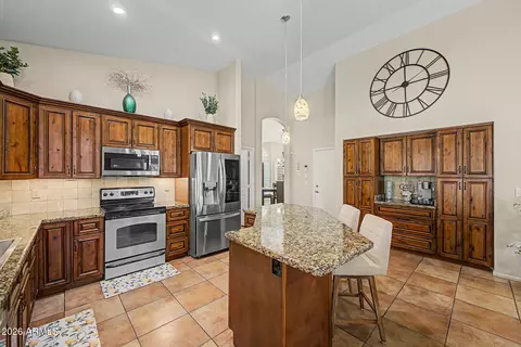 Kitchen - 1037 S Scallop Dr, Gilbert, AZ 85233 photo 2 of 3