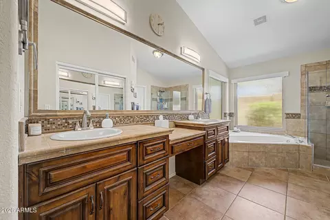 Bath - 1037 S Scallop Dr, Gilbert, AZ 85233 photo 1 of 4