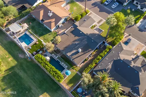 View/Area - 2945 N 47th Pl, Phoenix, AZ 85018 photo 2 of 3