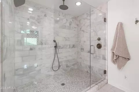 Bath - 2945 N 47th Pl, Phoenix, AZ 85018 photo 3 of 3