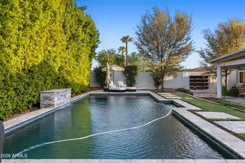 Exterior - 2945 N 47th Pl, Phoenix, AZ 85018 photo 3 of 4
