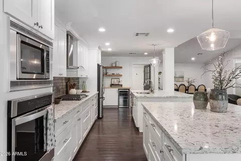 Kitchen - 2945 N 47th Pl, Phoenix, AZ 85018 photo 4 of 4