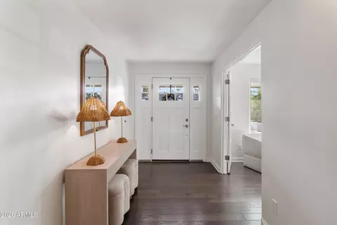 Entry Way - 2945 N 47th Pl, Phoenix, AZ 85018 photo 2 of 2