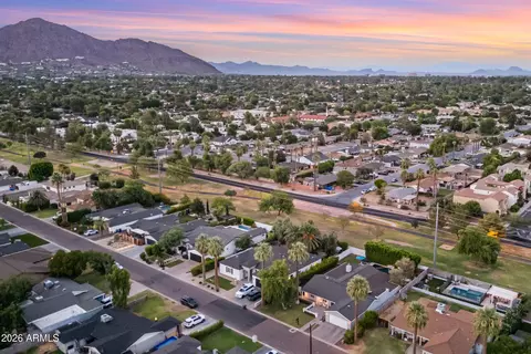 View/Area - 2945 N 47th Pl, Phoenix, AZ 85018 photo 3 of 3