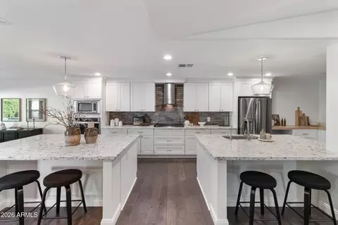 Kitchen - 2945 N 47th Pl, Phoenix, AZ 85018 photo 1 of 4
