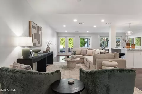 Living - 2945 N 47th Pl, Phoenix, AZ 85018 photo 2 of 2