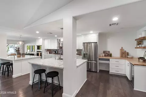 Kitchen - 2945 N 47th Pl, Phoenix, AZ 85018 photo 2 of 4
