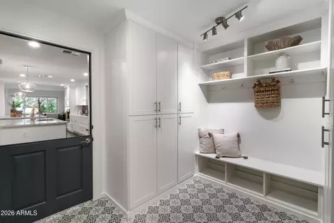 Entry Way - 2945 N 47th Pl, Phoenix, AZ 85018 photo 1 of 2