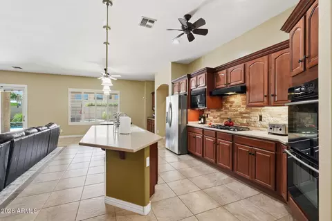 Kitchen - 11427 E Stanton Cir, Mesa, AZ 85212 photo 6 of 9