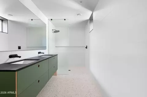 Bath - 1740 E Ocotillo Rd #4, Phoenix, AZ 85016 photo 2 of 3