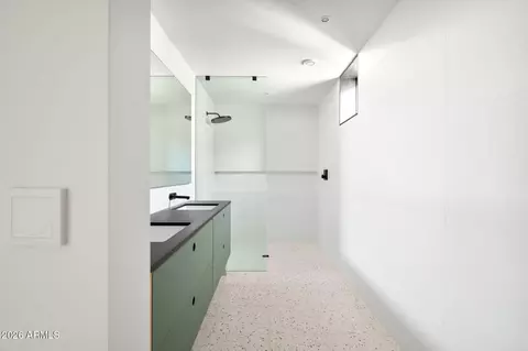 Bath - 1740 E Ocotillo Rd #4, Phoenix, AZ 85016 photo 3 of 3