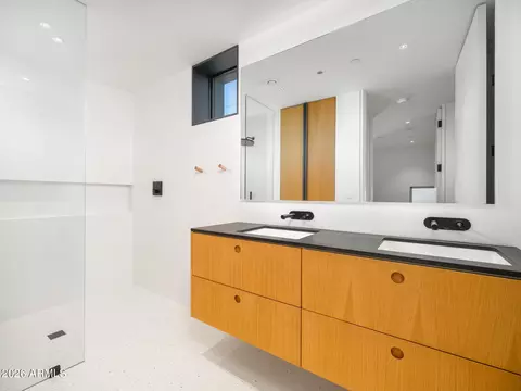 Bath - 1740 E Ocotillo Rd #1, Phoenix, AZ 85016 photo 5 of 5