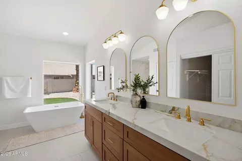 Bath - 519 W Comstock Dr, Gilbert, AZ 85233 photo 1 of 3