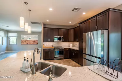 Kitchen - 1527 E Gary Way, Phoenix, AZ 85042 photo 3 of 6