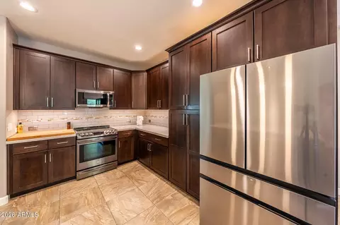 Kitchen - 1527 E Gary Way, Phoenix, AZ 85042 photo 4 of 6