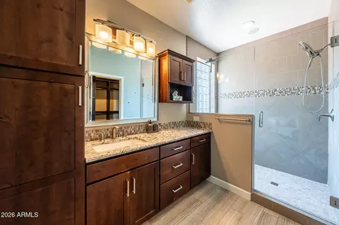 Bath - 1527 E Gary Way, Phoenix, AZ 85042 photo 1 of 4