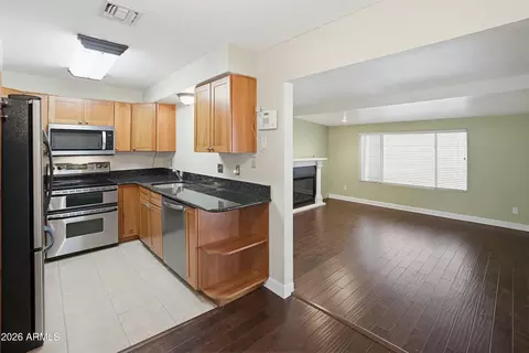 Kitchen - 4321 E Pipa St, Phoenix, AZ 85044 photo 3 of 4