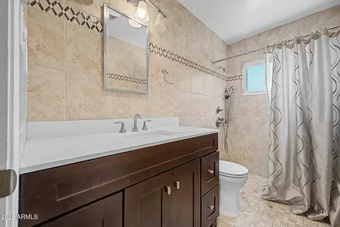 Bath - 6527 N 20th Ave, Phoenix, AZ 85015 photo 2 of 2