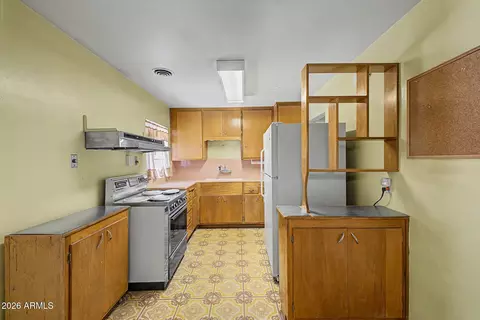 Kitchen - 6527 N 20th Ave, Phoenix, AZ 85015 photo 2 of 3