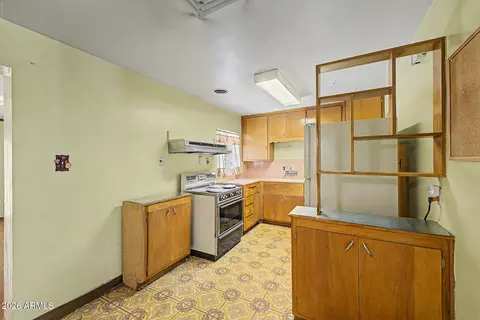Kitchen - 6527 N 20th Ave, Phoenix, AZ 85015 photo 1 of 3