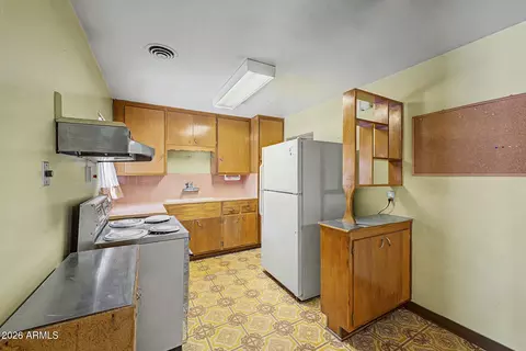 Kitchen - 6527 N 20th Ave, Phoenix, AZ 85015 photo 3 of 3