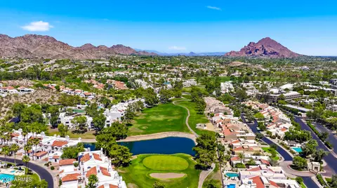 View/Area - 2947 E Rose Ln, Phoenix, AZ 85016 photo 7 of 9