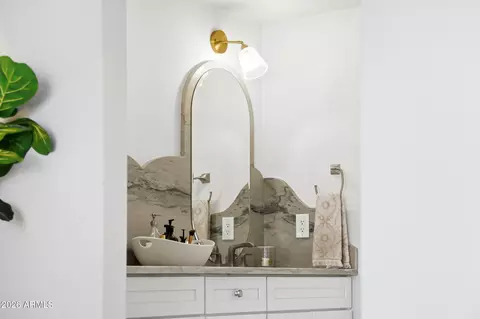 Bath - 2947 E Rose Ln, Phoenix, AZ 85016 photo 3 of 9