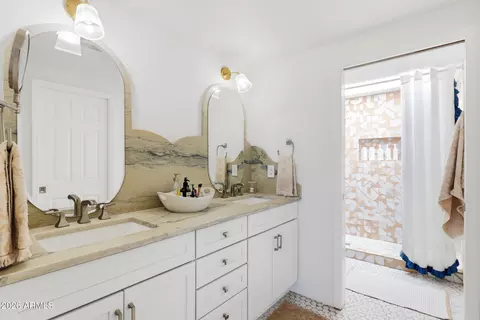 Bath - 2947 E Rose Ln, Phoenix, AZ 85016 photo 2 of 9