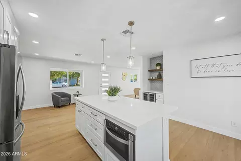 Kitchen - 928 E Georgia Ave, Phoenix, AZ 85014 photo 5 of 6