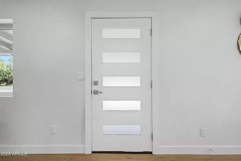 Entry Way - 928 E Georgia Ave, Phoenix, AZ 85014 photo 2 of 2