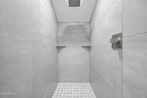 Bath - 928 E Georgia Ave, Phoenix, AZ 85014 photo 4 of 5