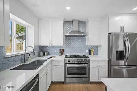 Kitchen - 928 E Georgia Ave, Phoenix, AZ 85014 photo 6 of 6