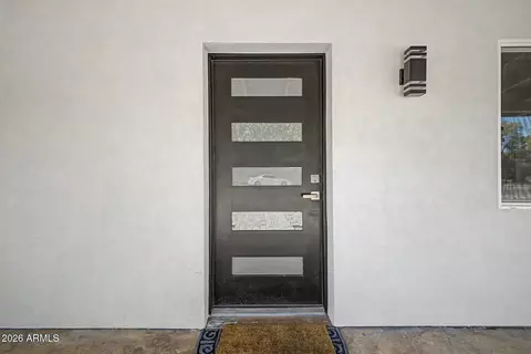 Entry Way - 928 E Georgia Ave, Phoenix, AZ 85014 photo 1 of 2