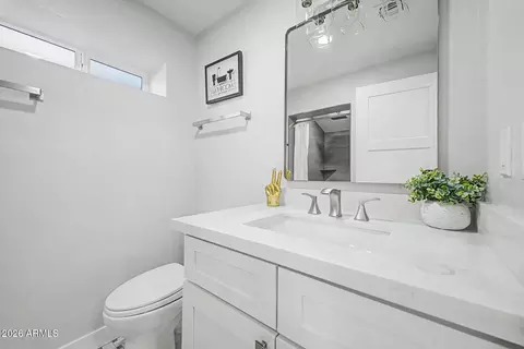 Bath - 928 E Georgia Ave, Phoenix, AZ 85014 photo 3 of 5