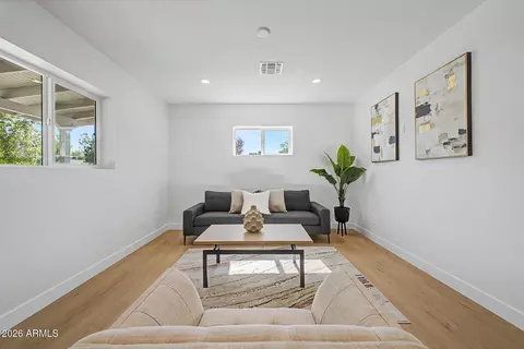 Living - 928 E Georgia Ave, Phoenix, AZ 85014 photo 1 of 4