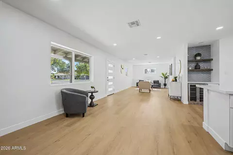 Living - 928 E Georgia Ave, Phoenix, AZ 85014 photo 4 of 4