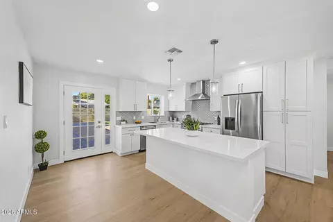 Kitchen - 928 E Georgia Ave, Phoenix, AZ 85014 photo 3 of 6