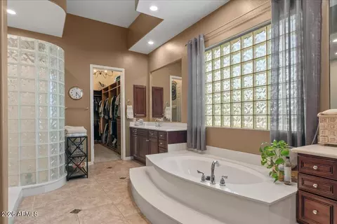 Bath - 6427 S Magic Ct, Gilbert, AZ 85298 photo 1 of 8