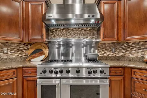 Kitchen - 6427 S Magic Ct, Gilbert, AZ 85298 photo 5 of 5