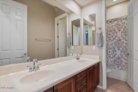 Bath - 6427 S Magic Ct, Gilbert, AZ 85298 photo 6 of 8